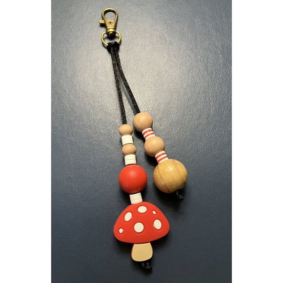 Red White Tan Beaded Mushroom Keychain Bag Purse Water Bottle Charm - Picture 5 of 5